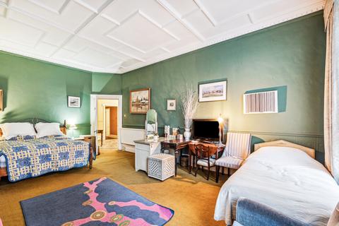 3 bedroom flat for sale, Evelyn Mansions Carlisle Place London SW1P 1NH