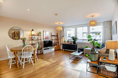 2 bedroom flat for sale, Queensland Road, London N7