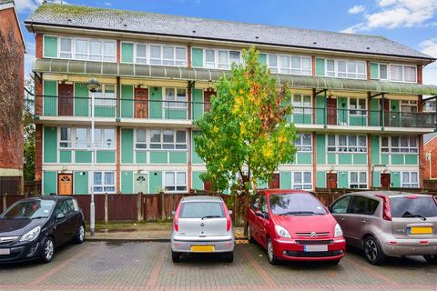 3 bedroom flat for sale, Harberson Road, Stratford