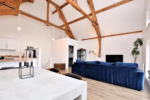 8 Ashley Green, Leeds, LS12 4EW