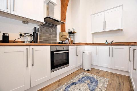 8 Ashley Green, Leeds, LS12 4EW