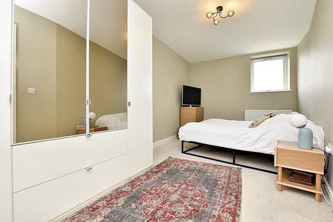 8 Ashley Green, Leeds, LS12 4EW