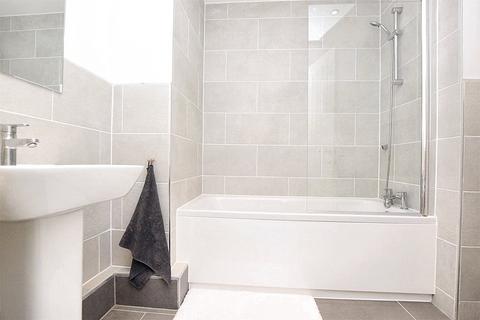 8 Ashley Green, Leeds, LS12 4EW