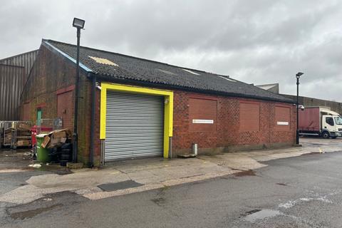 Industrial unit to rent - Vale Park Way, Manchester M8