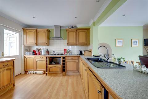 4 bedroom detached house for sale, Terringes Avenue, Worthing