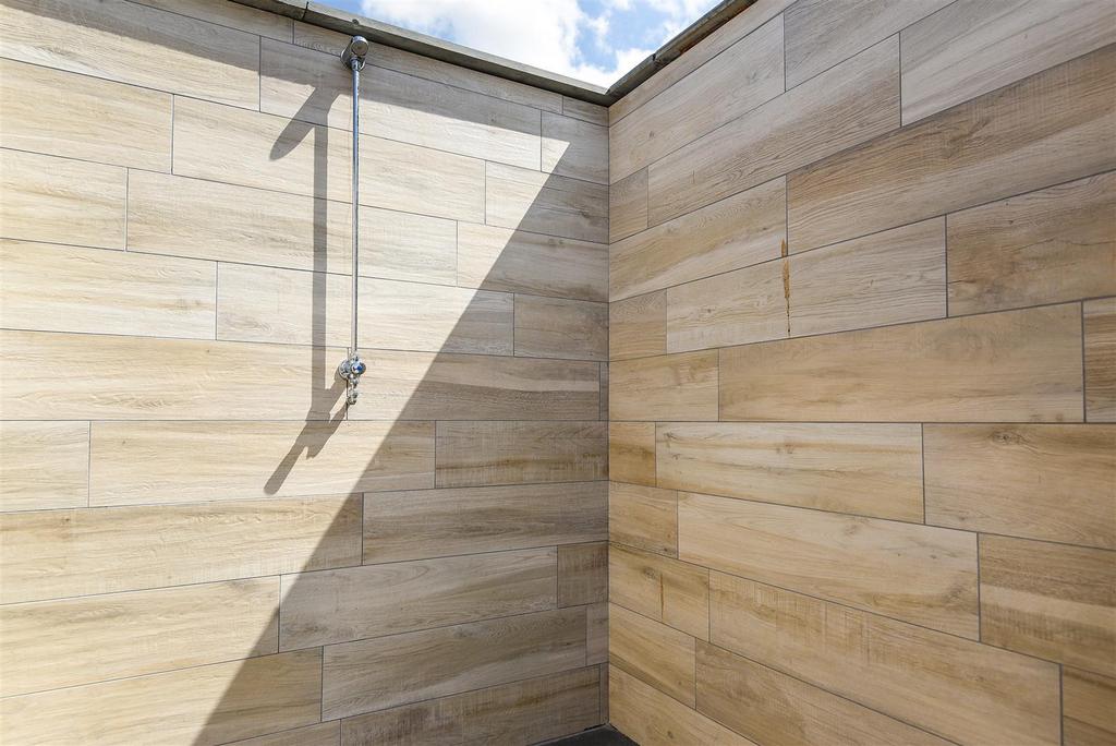 External Surf Shower