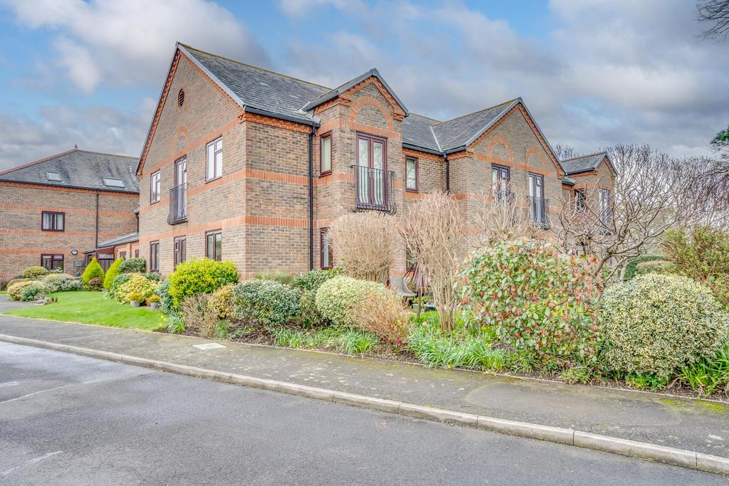 Marian Way, Bognor Regis 2 bed flat for sale £210,000