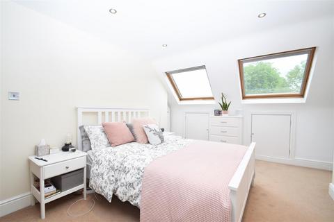 14a Sidney Road, Twickenham, TW1 1JR