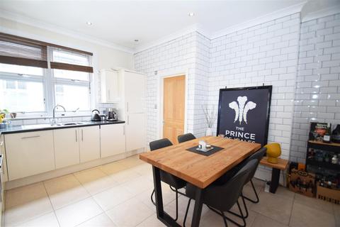 14a Sidney Road, Twickenham, TW1 1JR
