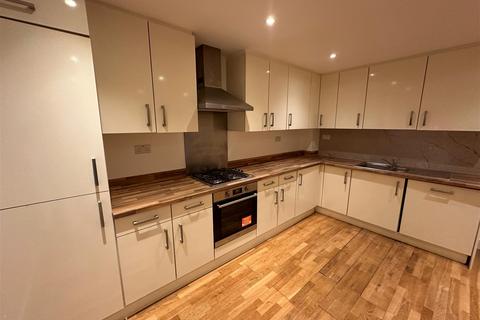1 bedroom in a house share to rent - Brook Avenue, Wembley Park