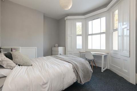 4 bedroom apartment to rent - LOWER DEPOSIT -  Forest Road East, Arboretum