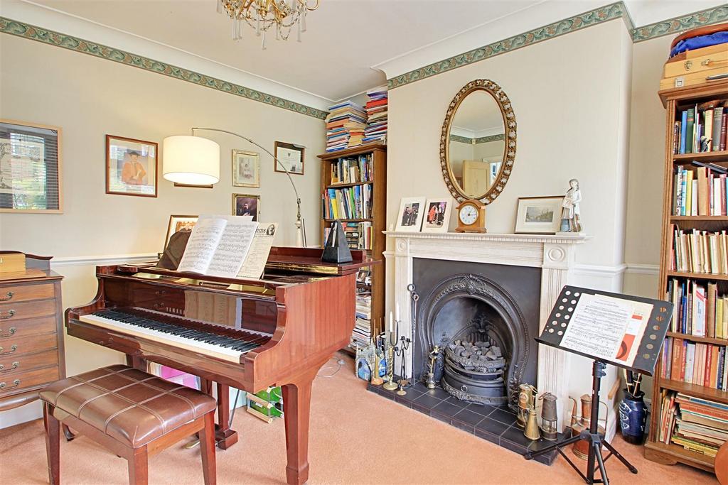 Living Room 1.jpg