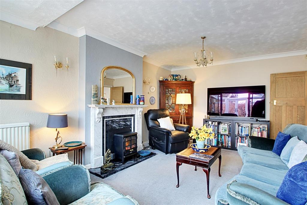 Family Room 1.jpg