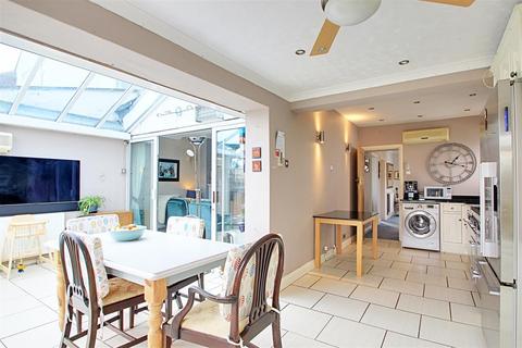 10 Belham Road, Kings Langley, WD4 8BY