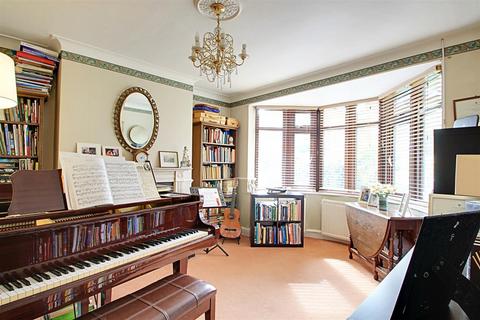 10 Belham Road, Kings Langley, WD4 8BY
