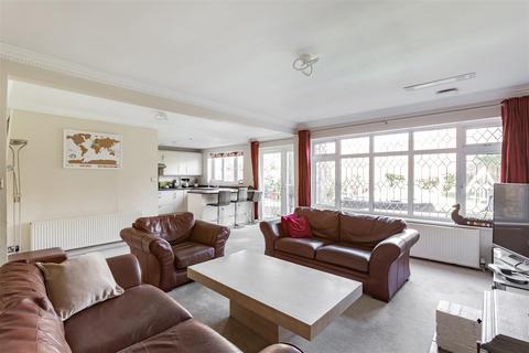 10 Hadley Close, Meopham, Gravesend, DA13 0NX