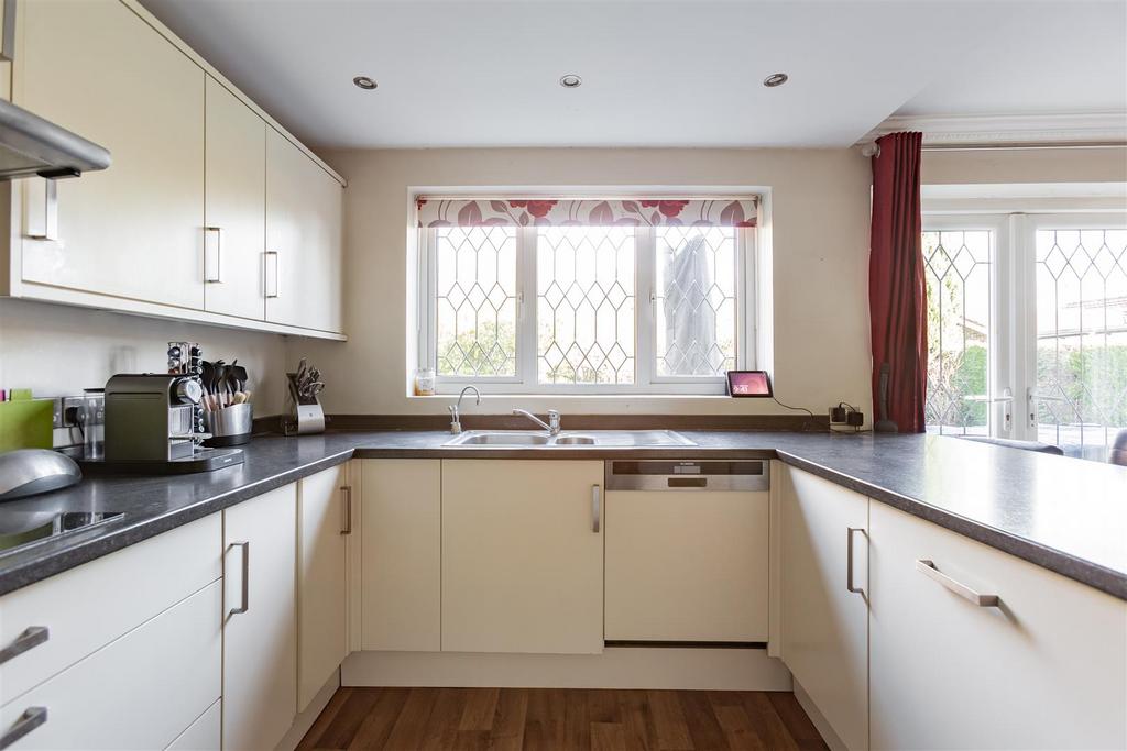 Kitchen/Breakfast Area