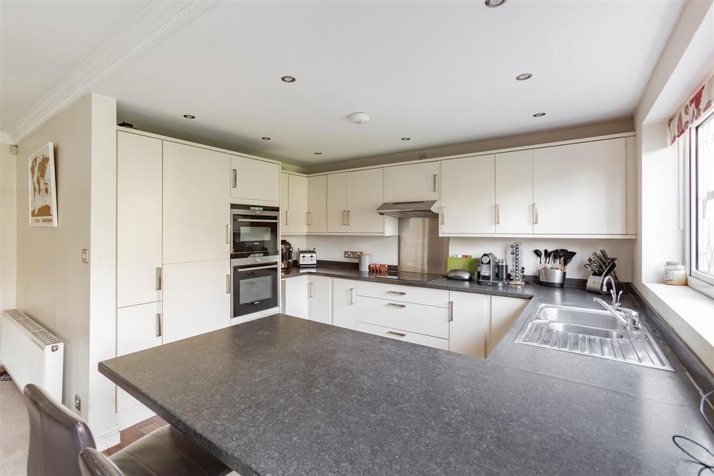 Kitchen/Breakfast Area