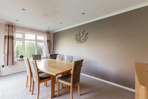 10 Hadley Close, Meopham, Gravesend, DA13 0NX