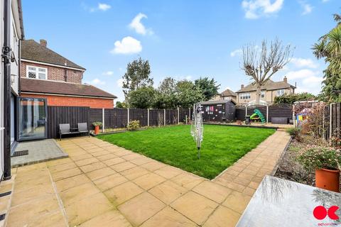 5 bedroom detached house for sale, Manor Crescent, Hornchurch RM11