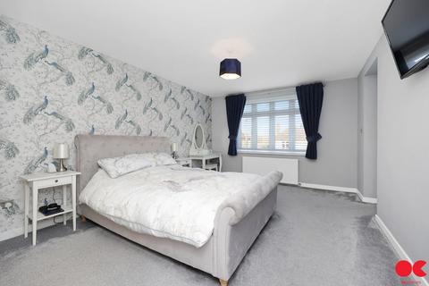 5 bedroom detached house for sale, Manor Crescent, Hornchurch RM11