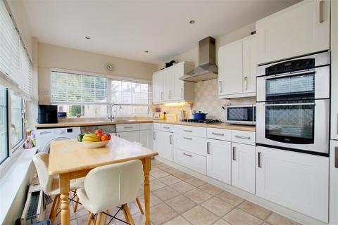 4 bedroom semi-detached house for sale, Huntingdon Close, Broxbourne