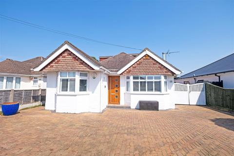 4 bedroom bungalow for sale, Seacroft Avenue, New Milton BH25