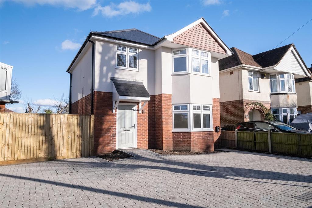 Leybourne Avenue, Bournemouth BH10 3 bed detached house for sale £450,000
