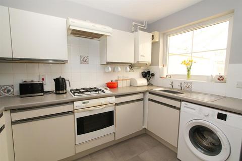 31 Eindhoven Close, Carshalton, SM5 2FD