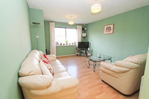 31 Eindhoven Close, Carshalton, SM5 2FD