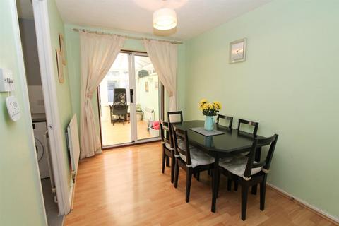 31 Eindhoven Close, Carshalton, SM5 2FD