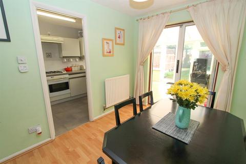 31 Eindhoven Close, Carshalton, SM5 2FD