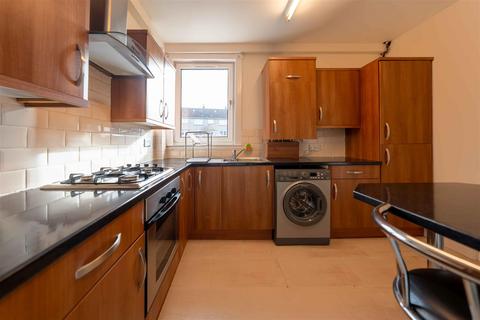 2 bedroom flat for sale, Drummond Crescent, Perth