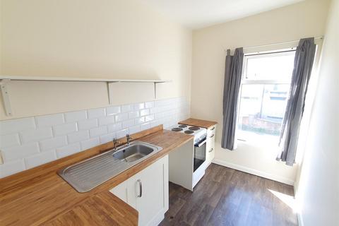 2 bedroom flat to rent, Belvoir Road, Coalville LE67