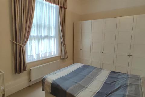 2 bedroom flat to rent, LENNOX ROAD SOUTH, SOUTHSEA, PO5 2HU