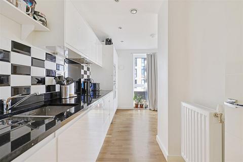 2 bedroom apartment for sale, Hampden Road, London N8