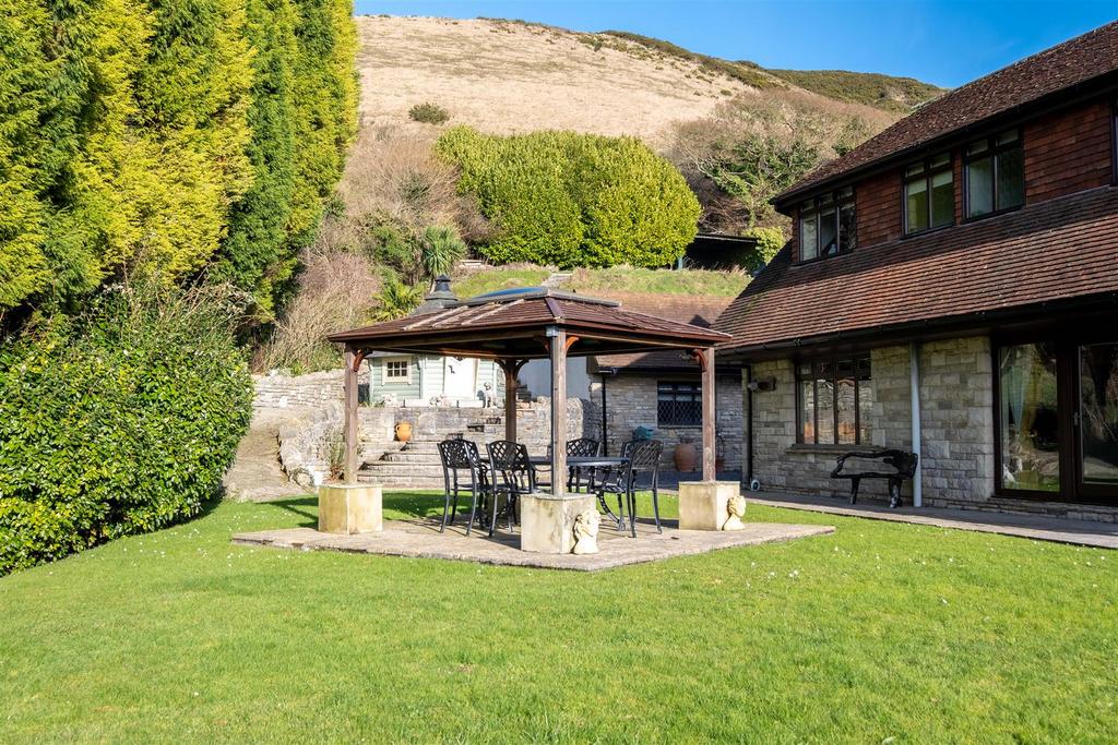 Outdoor entertaining spaces