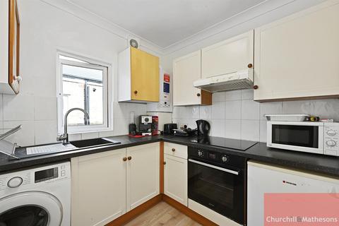 3 bedroom flat for sale, West Ella Road, London, NW10