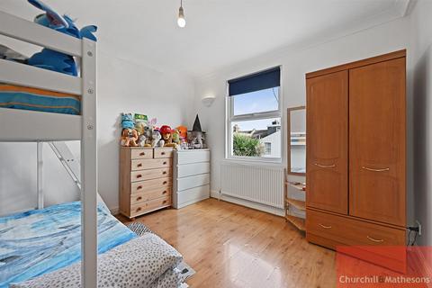 3 bedroom flat for sale, West Ella Road, London, NW10