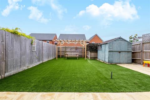 31 Abraham Drive, Poole, BH15 4FR