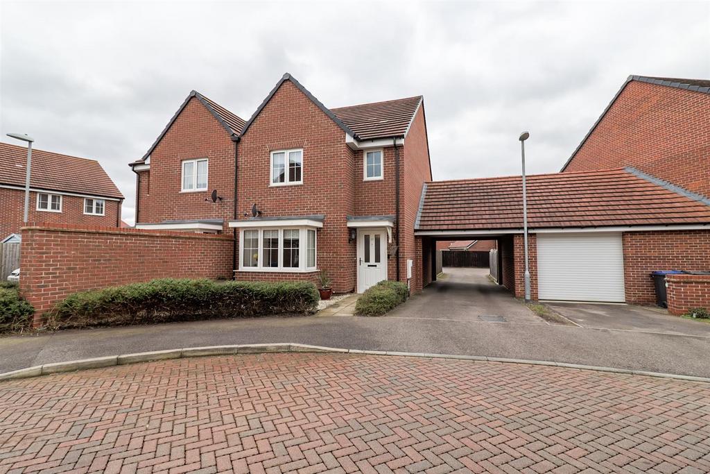Cornwell Close, Buntingford SG9 3 bed semidetached house for sale £460,000