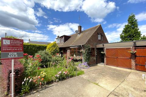 3 bedroom semi-detached bungalow for sale, New Road, Hawksworth