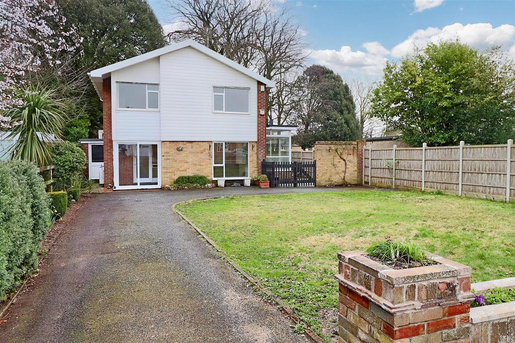 92 Corton Road Lowestoft Suffolk 3 bed detached house for sale £360,000