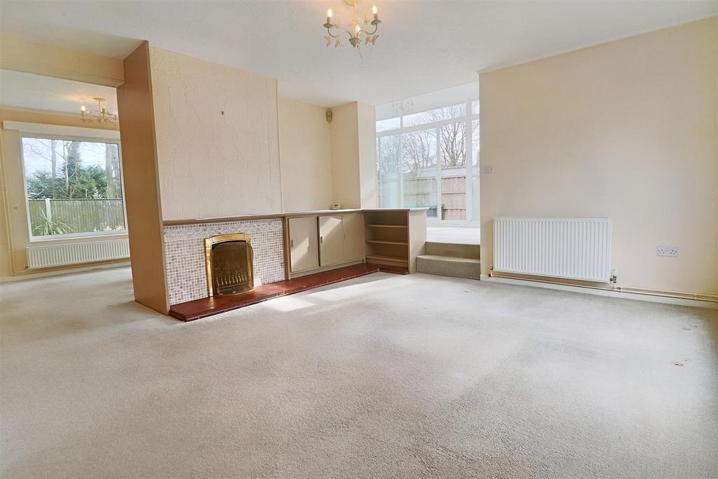 92 Corton Road Lowestoft Suffolk 3 bed detached house for sale £360,000