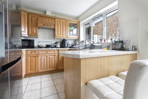 4 bedroom detached house for sale, Old Grove Close, Cheshunt