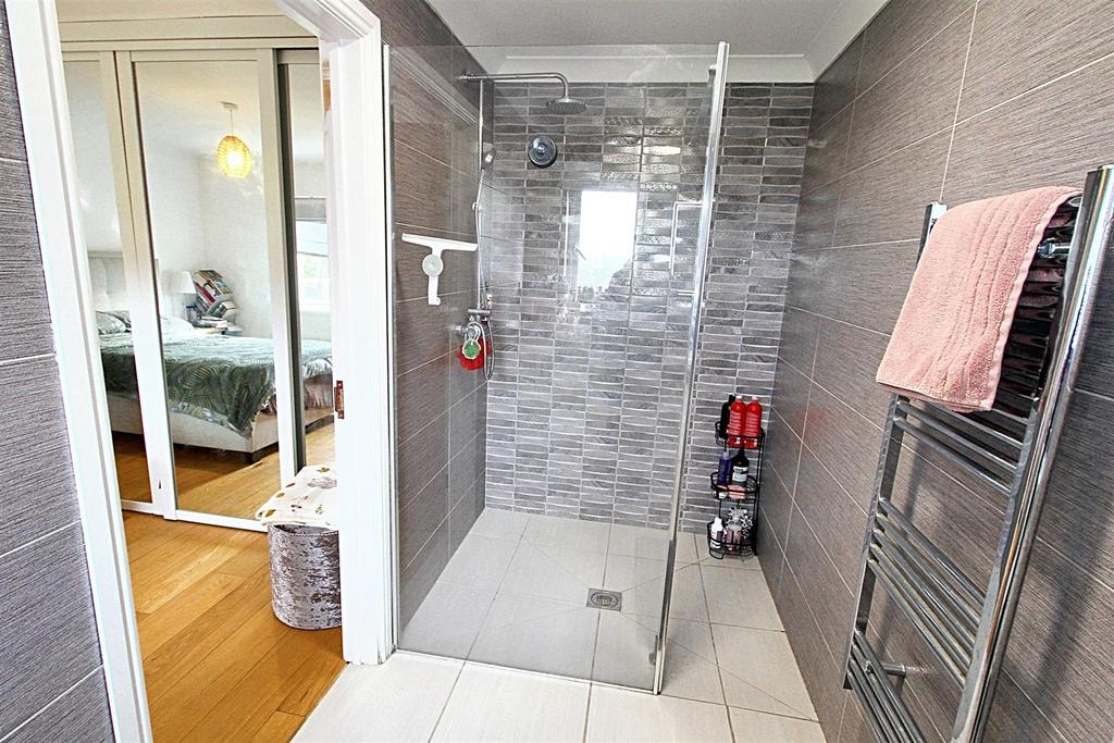 En-suite Bedroom 1