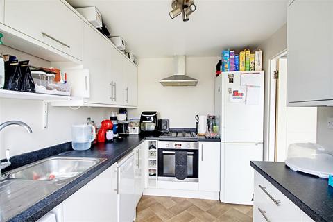 2 Nye Way, Bovingdon, Hemel Hempstead, HP3 0HX