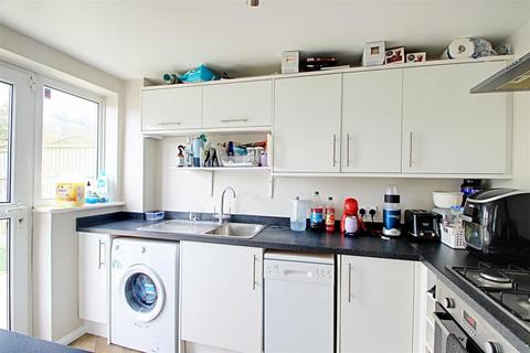 2 Nye Way, Bovingdon, Hemel Hempstead, HP3 0HX