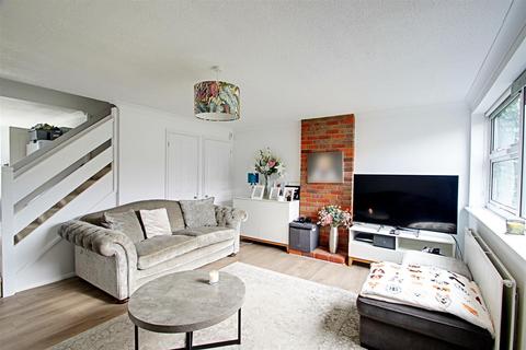 2 Nye Way, Bovingdon, Hemel Hempstead, HP3 0HX