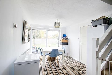 2 Nye Way, Bovingdon, Hemel Hempstead, HP3 0HX